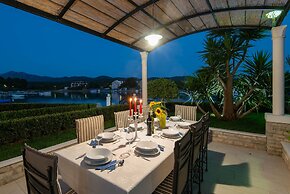 Holiday Villa Lovište Paradise