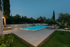 Holiday Villa Lovište Paradise