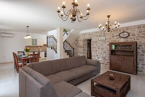 Holiday Villa Lovište Paradise