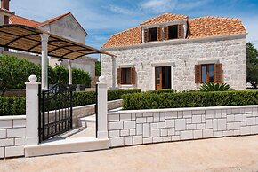 Holiday Villa Lovište Paradise