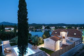 Holiday Villa Lovište Paradise