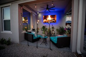 Brand New Modern Pet Friendly Zen Home W/ Private Home Theater & Hot T