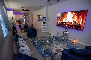 Brand New Modern Pet Friendly Zen Home W/ Private Home Theater & Hot T