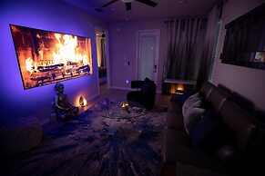 Brand New Modern Pet Friendly Zen Home W/ Private Home Theater & Hot T