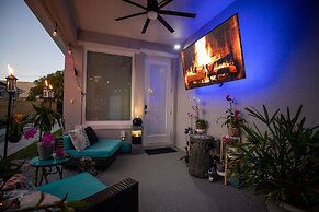 Brand New Modern Pet Friendly Zen Home W/ Private Home Theater & Hot T