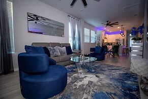 Brand New Modern Pet Friendly Zen Home W/ Private Home Theater & Hot T