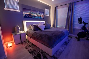 Brand New Modern Pet Friendly Zen Home W/ Private Home Theater & Hot T