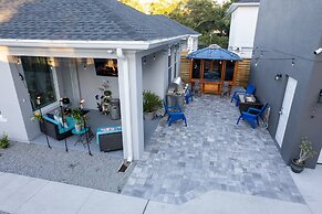 Brand New Modern Pet Friendly Zen Home W/ Private Home Theater & Hot T