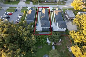 Brand New Modern Pet Friendly Zen Home W/ Private Home Theater & Hot T