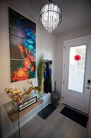 Brand New Modern Pet Friendly Zen Home W/ Private Home Theater & Hot T