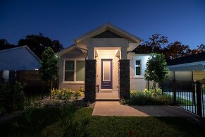 Brand New Modern Pet Friendly Zen Home W/ Private Home Theater & Hot T