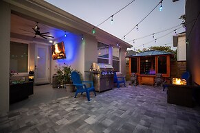 Brand New Modern Pet Friendly Zen Home W/ Private Home Theater & Hot T