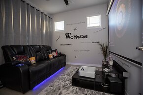 Brand New Modern Pet Friendly Zen Home W/ Private Home Theater & Hot T