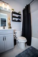 Brand New Modern Pet Friendly Zen Home W/ Private Home Theater & Hot T