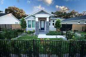 Brand New Modern Pet Friendly Zen Home W/ Private Home Theater & Hot T