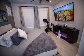 Brand New Modern Pet Friendly Zen Home W/ Private Home Theater & Hot T
