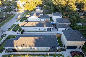 Brand New Modern Pet Friendly Zen Home W/ Private Home Theater & Hot T