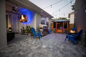 Brand New Modern Pet Friendly Zen Home W/ Private Home Theater & Hot T