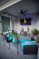 Brand New Modern Pet Friendly Zen Home W/ Private Home Theater & Hot T