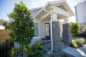 Brand New Modern Pet Friendly Zen Home W/ Private Home Theater & Hot T