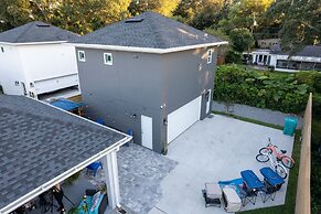 Pet Friendly Modern Zen Studio Retreat W/ Hot Tub! Home by RedAwning