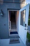 Pet Friendly Modern Zen Studio Retreat W/ Hot Tub! Home by RedAwning