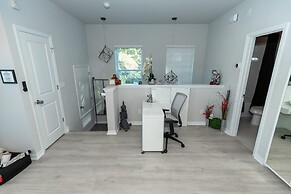 Pet Friendly Modern Zen Studio Retreat W/ Hot Tub! Home by RedAwning