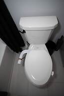 Pet Friendly Modern Zen Studio Retreat W/ Hot Tub! Home by RedAwning