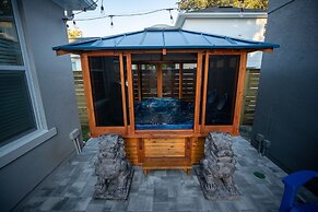 Pet Friendly Modern Zen Studio Retreat W/ Hot Tub! Home by RedAwning