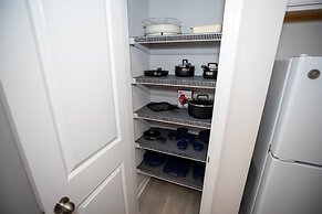 Pet Friendly Modern Zen Studio Retreat W/ Hot Tub! Home by RedAwning