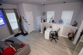 Pet Friendly Modern Zen Studio Retreat W/ Hot Tub! Home by RedAwning