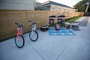 Pet Friendly Modern Zen Studio Retreat W/ Hot Tub! Home by RedAwning