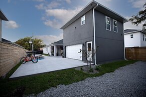 Pet Friendly Modern Zen Studio Retreat W/ Hot Tub! Home by RedAwning