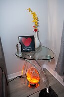 Pet Friendly Modern Zen Studio Retreat W/ Hot Tub! Home by RedAwning