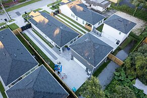 Pet Friendly Modern Zen Studio Retreat W/ Hot Tub! Home by RedAwning