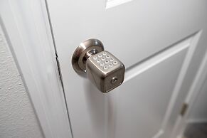 Pet Friendly Modern Zen Studio Retreat W/ Hot Tub! Home by RedAwning