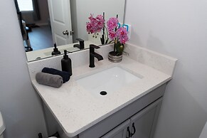 Pet Friendly Modern Zen Studio Retreat W/ Hot Tub! Home by RedAwning