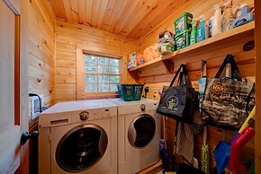 Mount Snow Cabin with Private Hot Tub by RedAwning