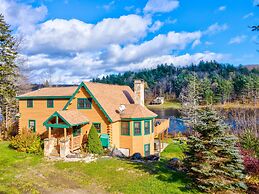 Mount Snow Cabin with Private Hot Tub by RedAwning