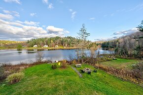 Mount Snow Cabin with Private Hot Tub by RedAwning