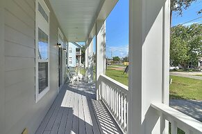 The James Pearl 4 Bedroom Home by RedAwning