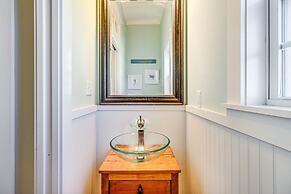 The James Pearl 4 Bedroom Home by RedAwning