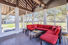 The James Pearl 4 Bedroom Home by RedAwning