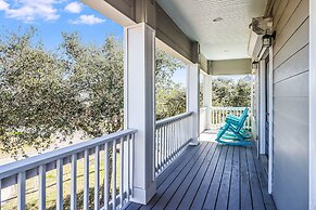 The James Pearl 4 Bedroom Home by RedAwning