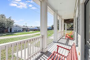 The James Pearl 4 Bedroom Home by RedAwning