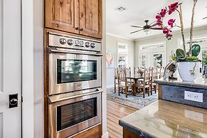 The James Pearl 4 Bedroom Home by RedAwning