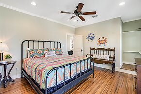 The James Pearl 4 Bedroom Home by RedAwning