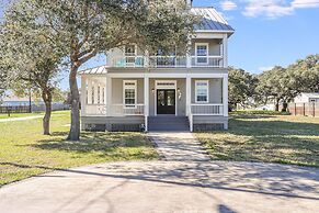 The James Pearl 4 Bedroom Home by RedAwning