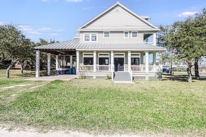 The James Pearl 4 Bedroom Home by RedAwning