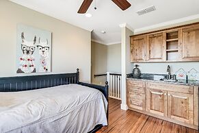 The James Pearl 4 Bedroom Home by RedAwning